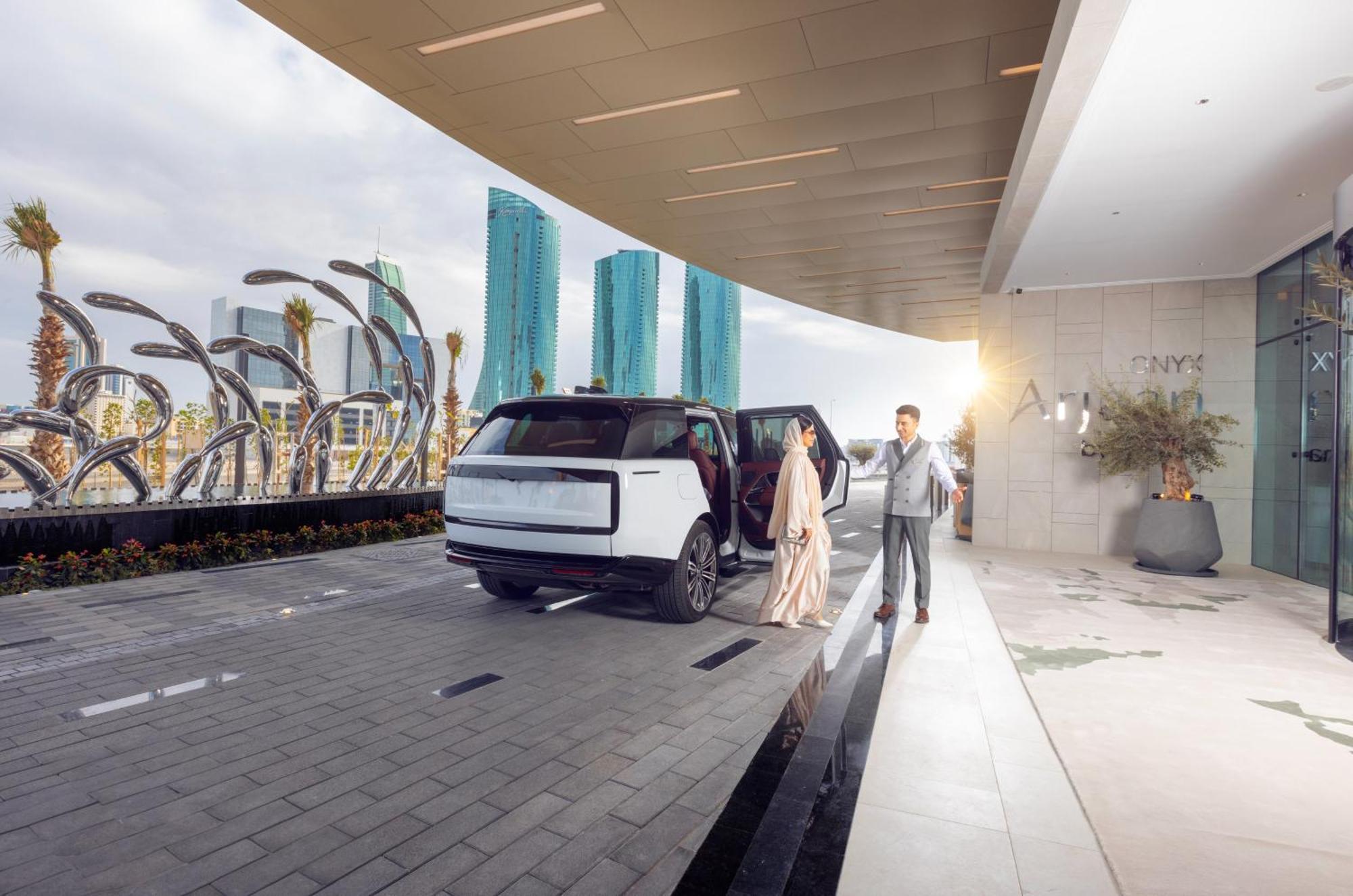 Onyx Rotana Ξενοδοχείο Μανάμα Εξωτερικό φωτογραφία The drop-off area at the entrance of the hotel